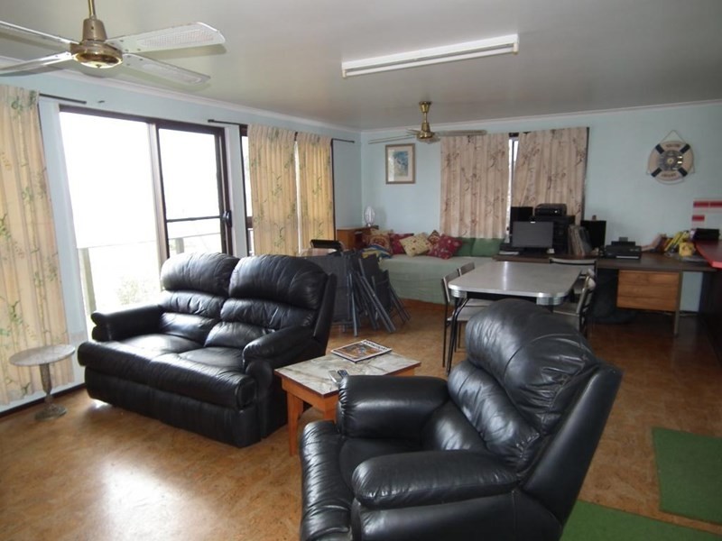 8 Esplanade, Boonooroo QLD 4650