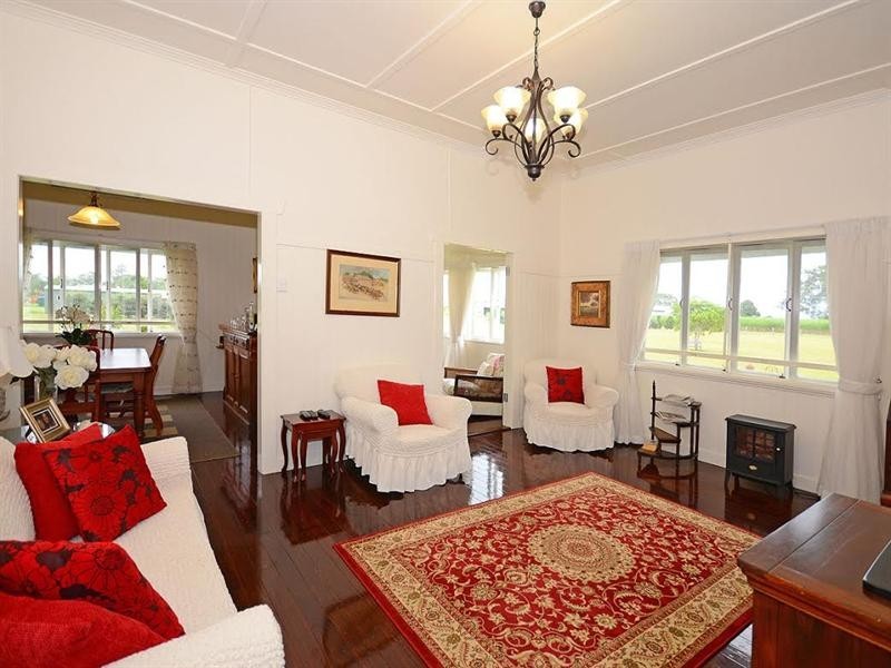 698 Walkers Point Road, Walkers Point QLD 4650