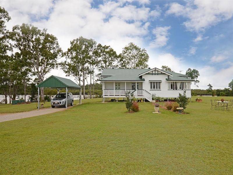 698 Walkers Point Road, Walkers Point QLD 4650