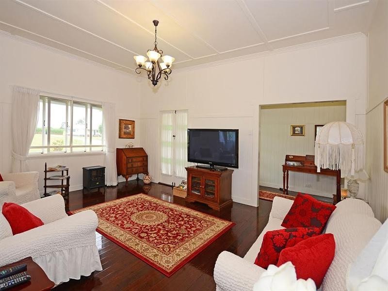 698 Walkers Point Road, Walkers Point QLD 4650