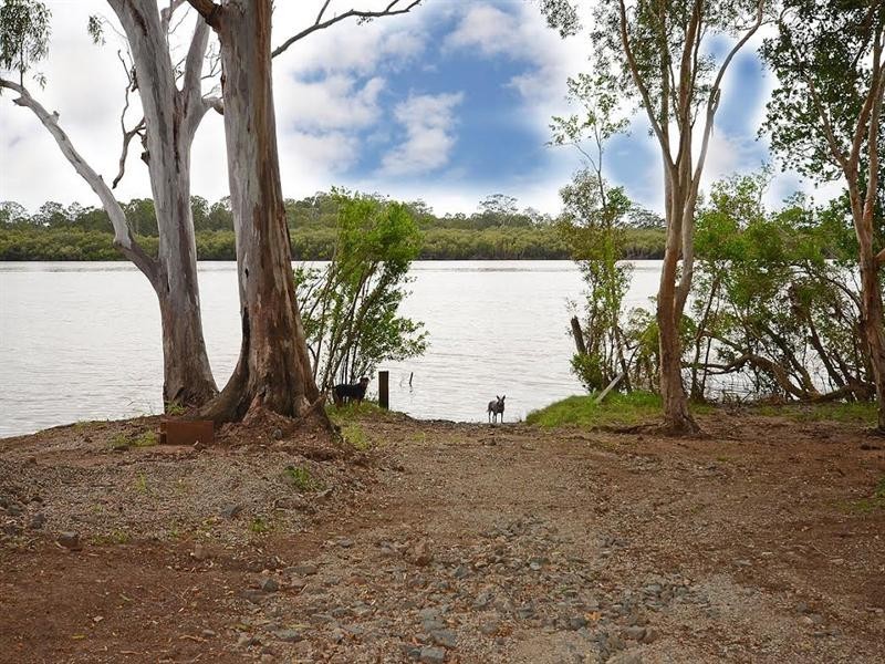 698 Walkers Point Road, Walkers Point QLD 4650