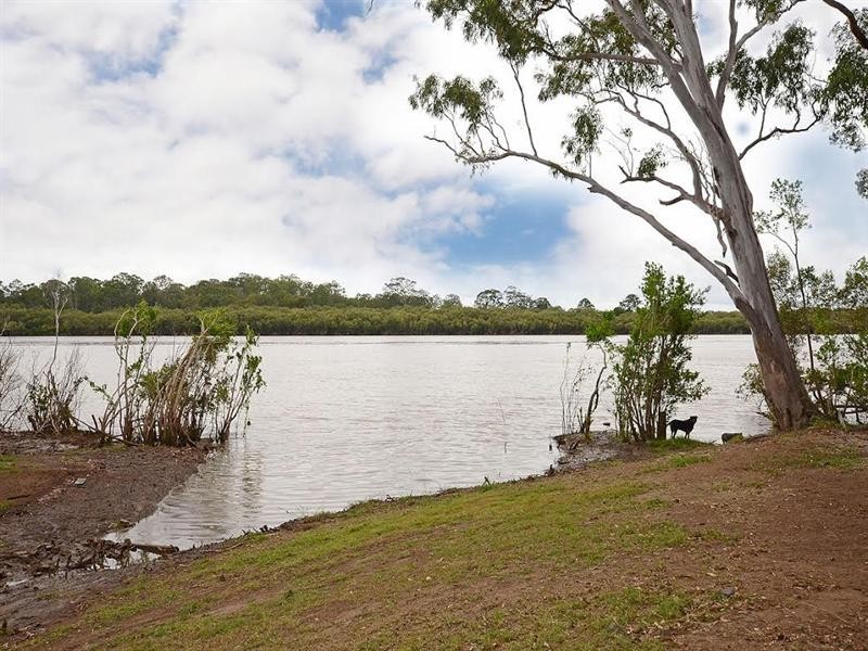 698 Walkers Point Road, Walkers Point QLD 4650