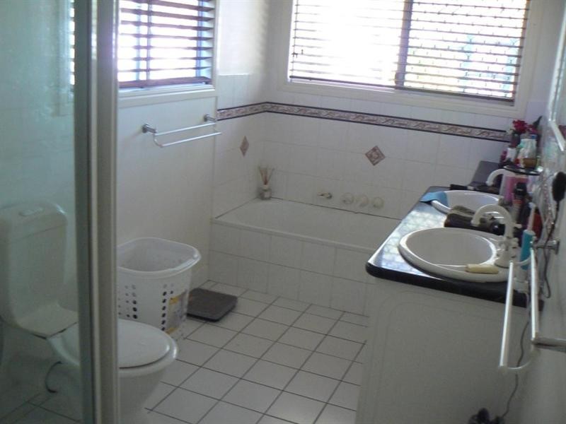 17 Ferry Road, Yengarie QLD 4650