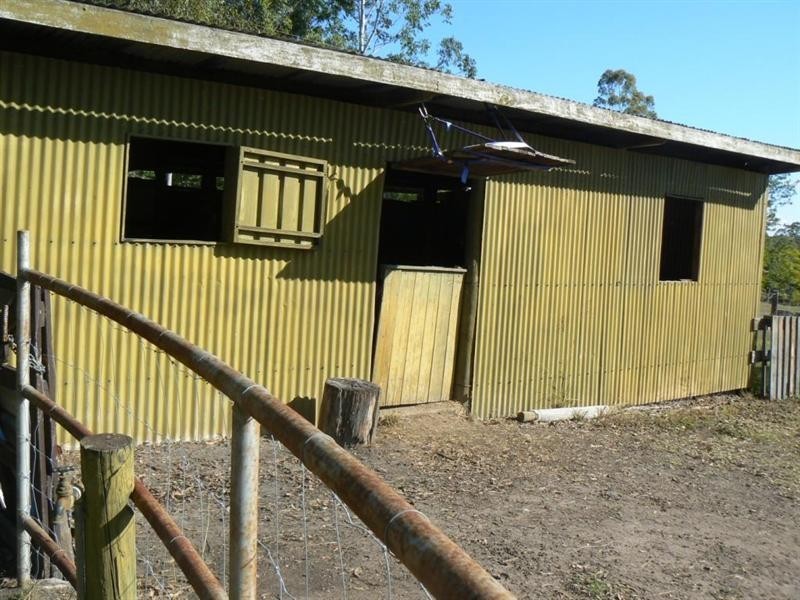 17 Ferry Road, Yengarie QLD 4650