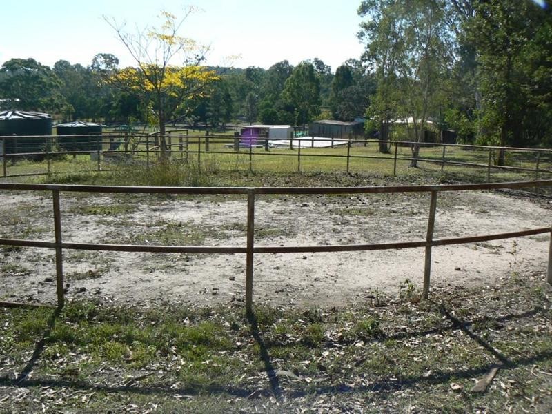 17 Ferry Road, Yengarie QLD 4650