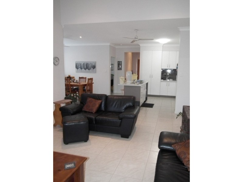 30 Lachlan Drive, Oakhurst QLD 4650