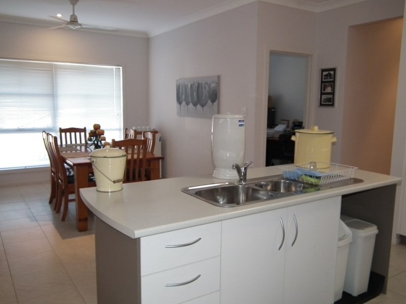 30 Lachlan Drive, Oakhurst QLD 4650