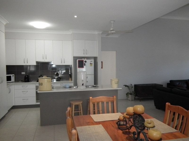 30 Lachlan Drive, Oakhurst QLD 4650