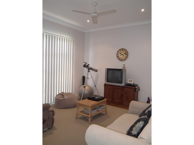 30 Lachlan Drive, Oakhurst QLD 4650