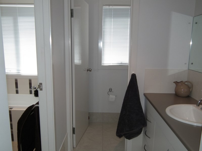 30 Lachlan Drive, Oakhurst QLD 4650