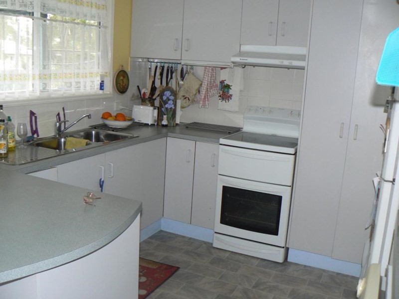 18 Walter Street, Tiaro QLD 4650