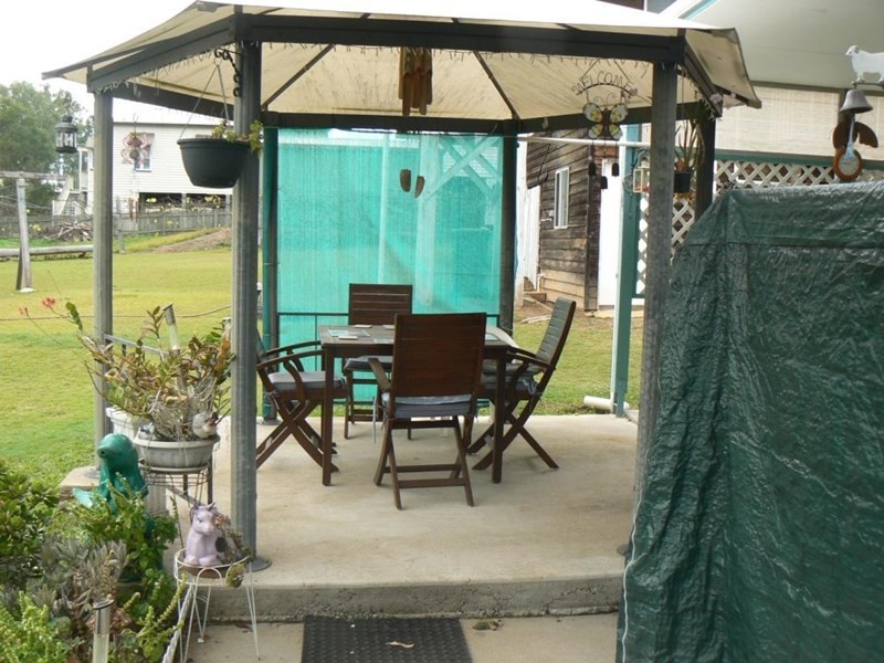 18 Walter Street, Tiaro QLD 4650