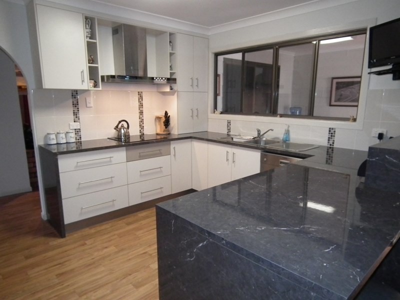 17 Jocelyn Parade, Granville QLD 4650