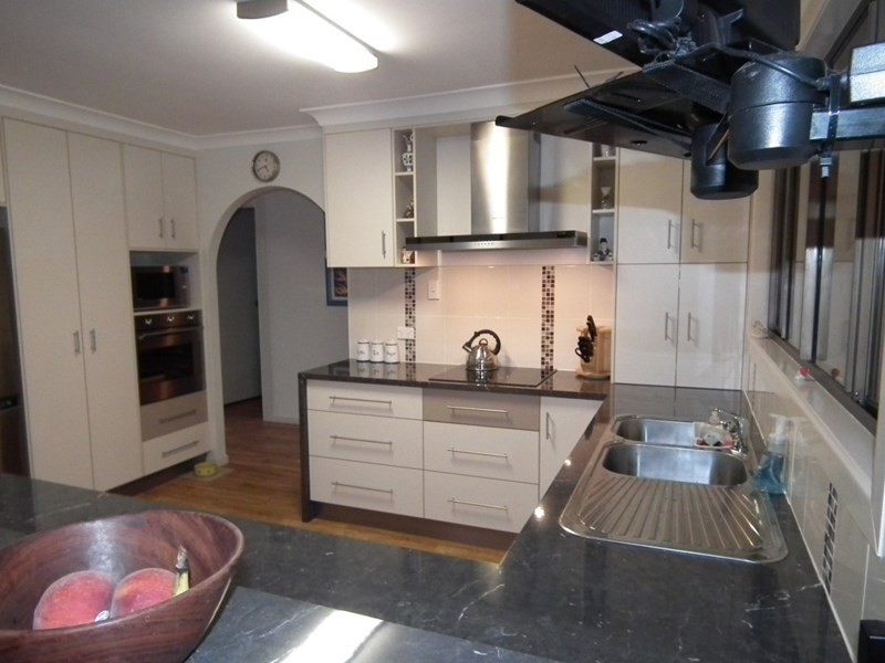 17 Jocelyn Parade, Granville QLD 4650