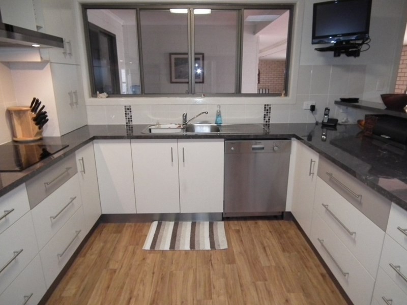 17 Jocelyn Parade, Granville QLD 4650