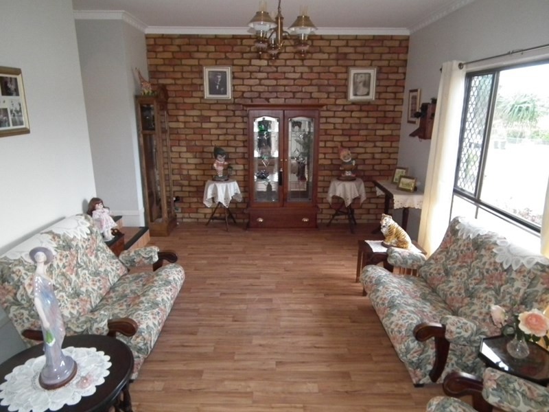 17 Jocelyn Parade, Granville QLD 4650