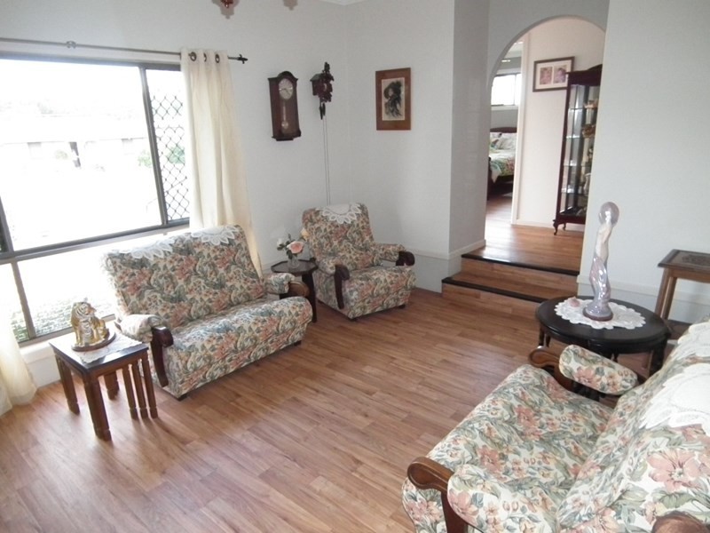 17 Jocelyn Parade, Granville QLD 4650