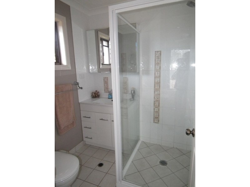 17 Jocelyn Parade, Granville QLD 4650