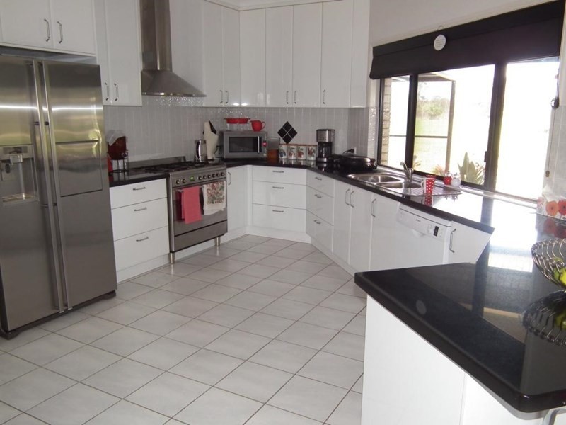 39 Charles Bruce Drive, Oakhurst QLD 4650