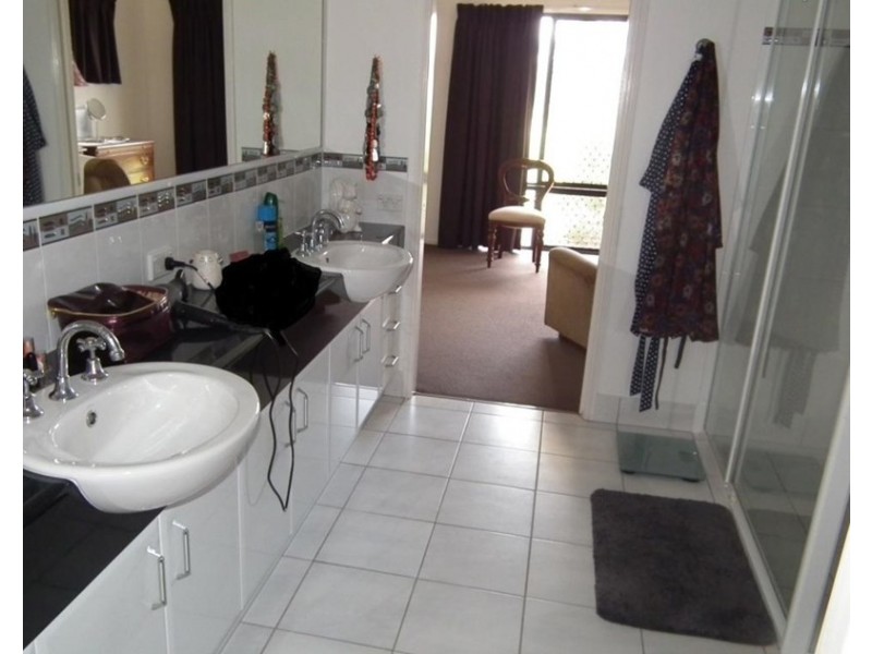 39 Charles Bruce Drive, Oakhurst QLD 4650