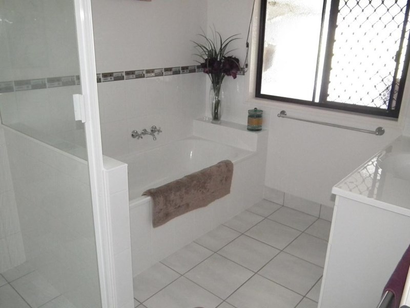 39 Charles Bruce Drive, Oakhurst QLD 4650