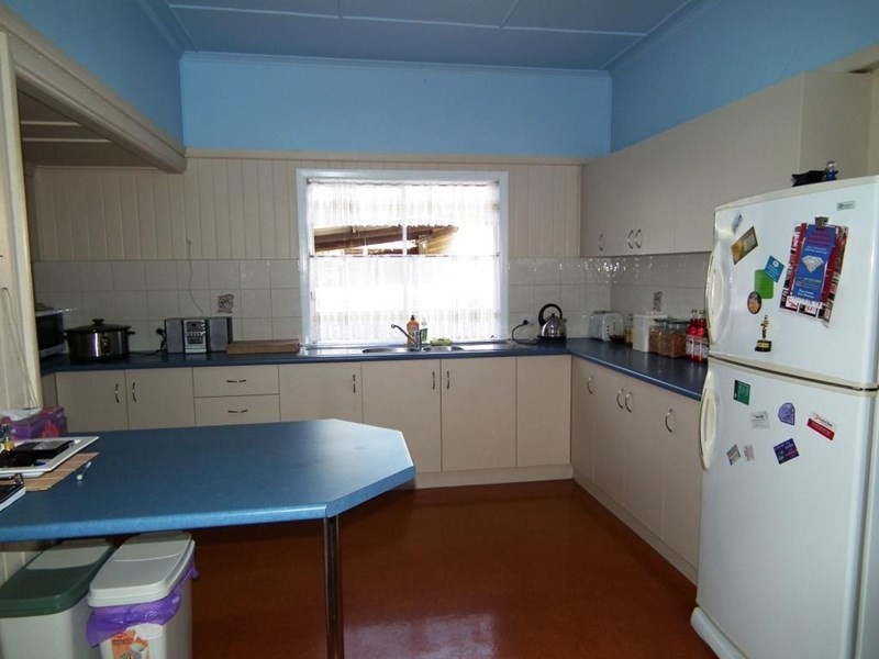 86 Dundas Street, Granville QLD 4650