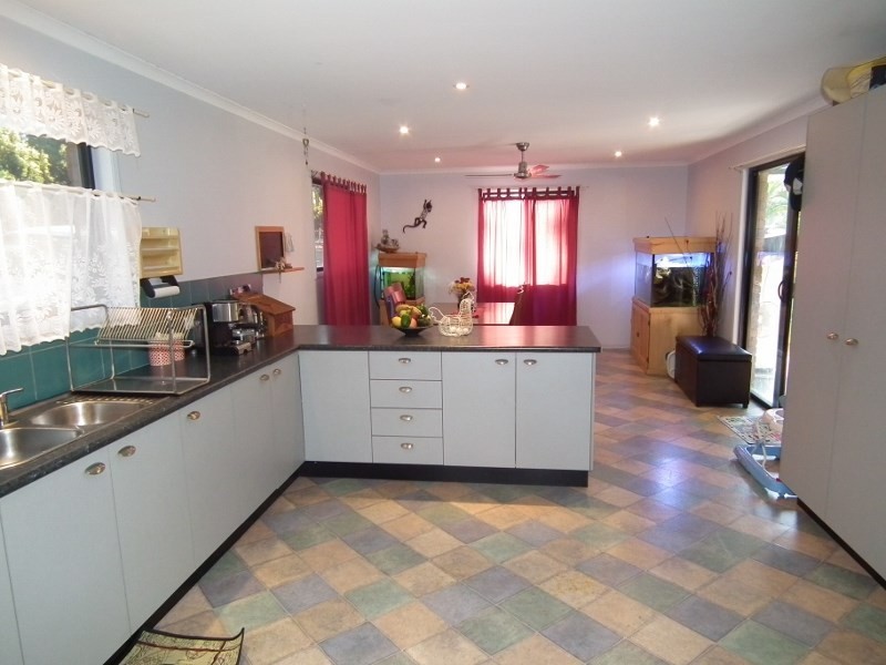 51 Amanda Avenue, Oakhurst QLD 4650