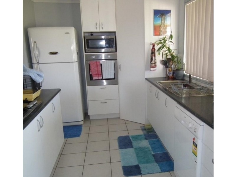 201 Philip Drive, Teddington QLD 4650