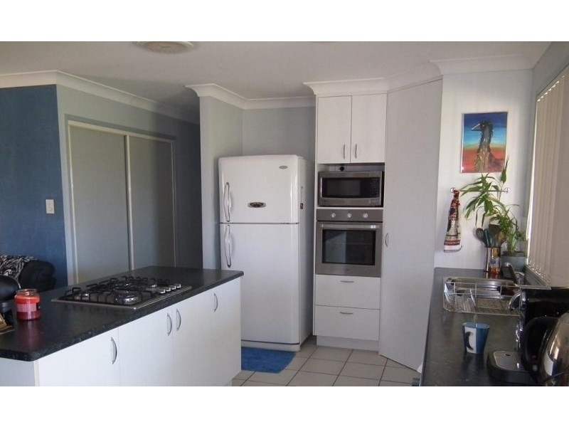 201 Philip Drive, Teddington QLD 4650