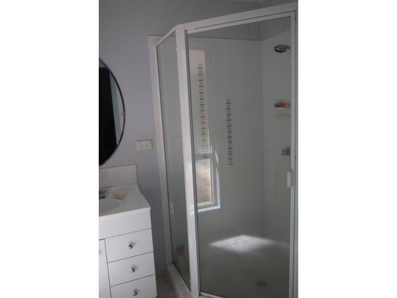 201 Philip Drive, Teddington QLD 4650