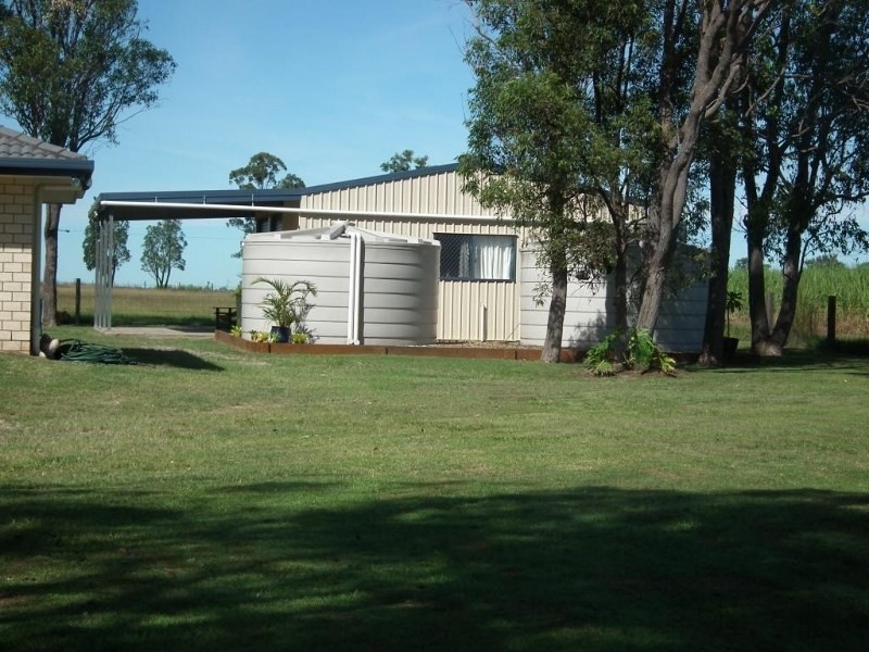 201 Philip Drive, Teddington QLD 4650