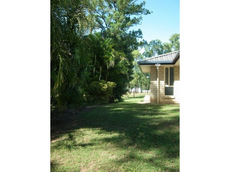 201 Philip Drive, Teddington QLD 4650