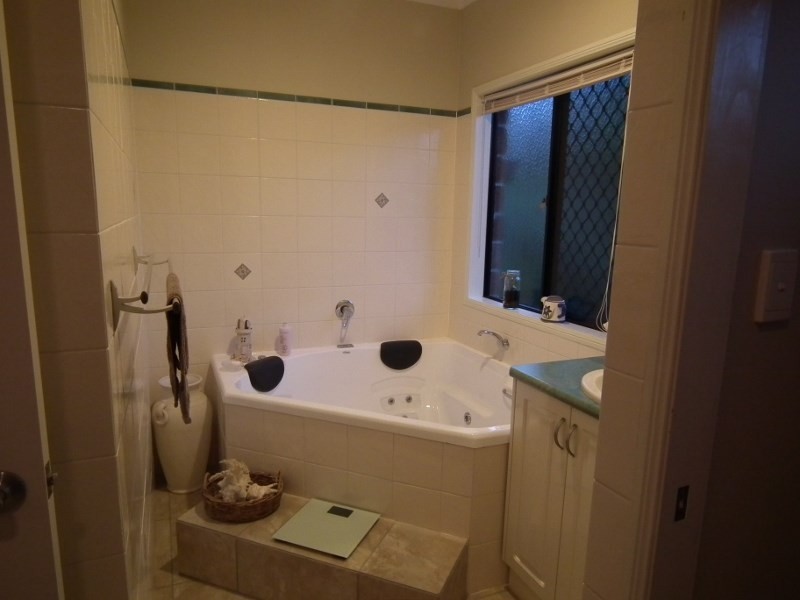 28 Brooke Court, Oakhurst QLD 4650