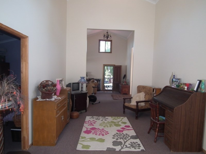 9 Leah Drive, Oakhurst QLD 4650