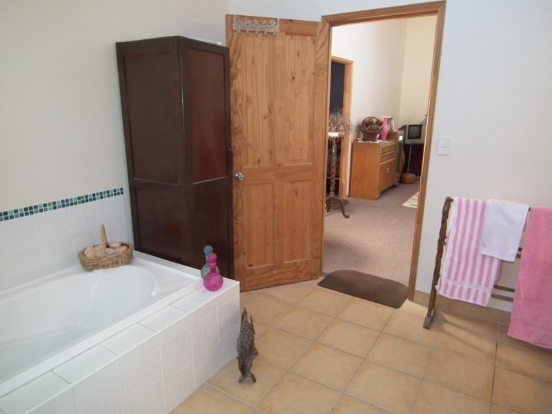 9 Leah Drive, Oakhurst QLD 4650