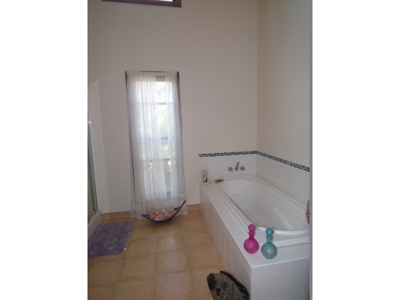 9 Leah Drive, Oakhurst QLD 4650