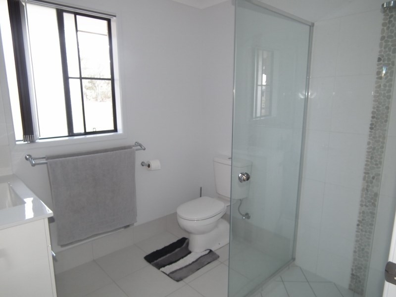 18 Wills Court, Oakhurst QLD 4650