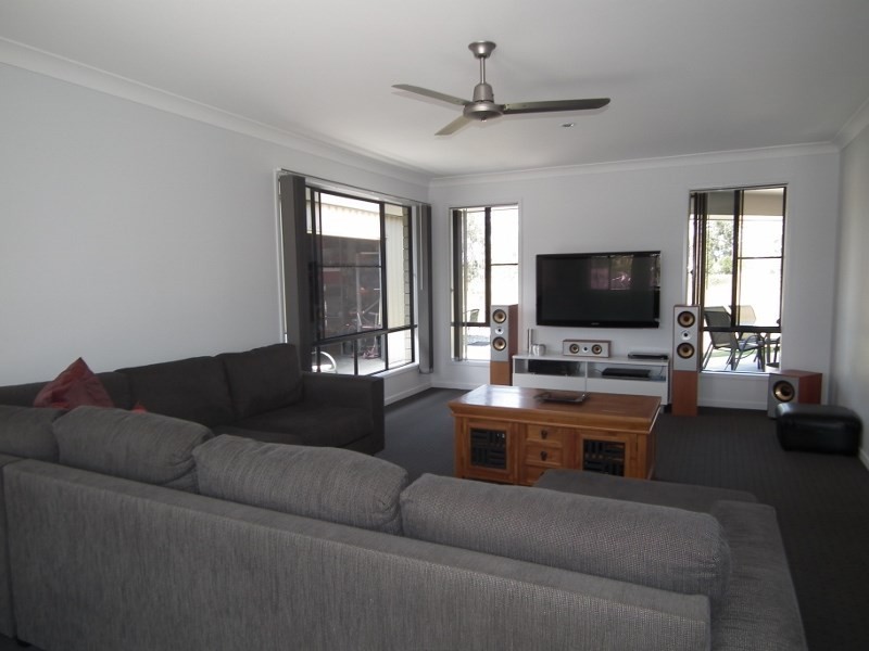 18 Wills Court, Oakhurst QLD 4650