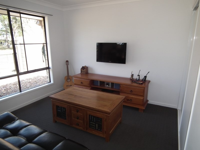 18 Wills Court, Oakhurst QLD 4650