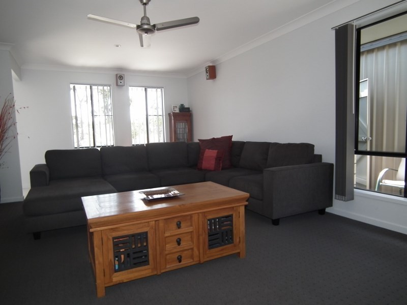 18 Wills Court, Oakhurst QLD 4650