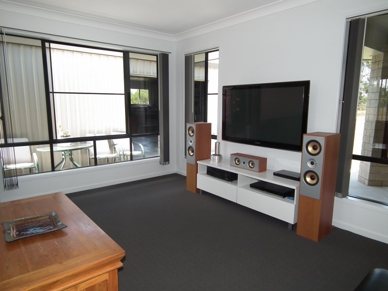 18 Wills Court, Oakhurst QLD 4650