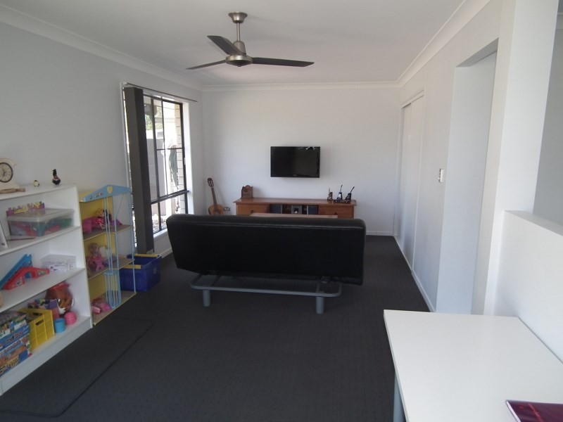 18 Wills Court, Oakhurst QLD 4650