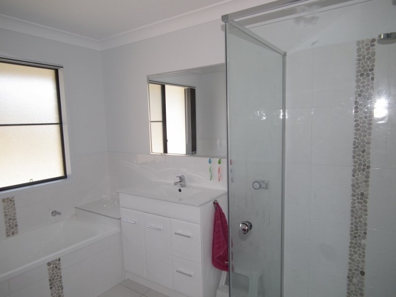 18 Wills Court, Oakhurst QLD 4650