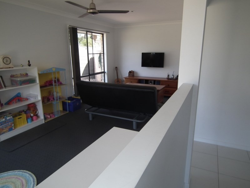 18 Wills Court, Oakhurst QLD 4650