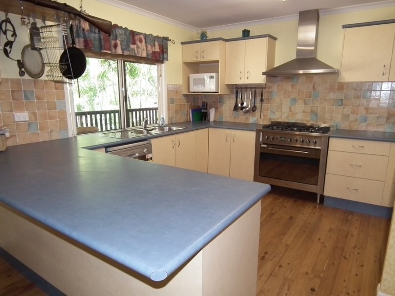 118 Philip Drive, Teddington QLD 4650