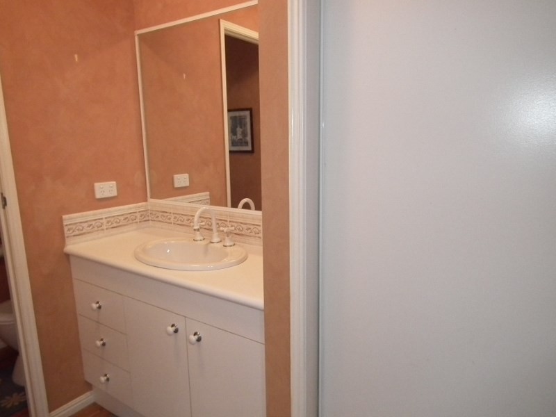 118 Philip Drive, Teddington QLD 4650