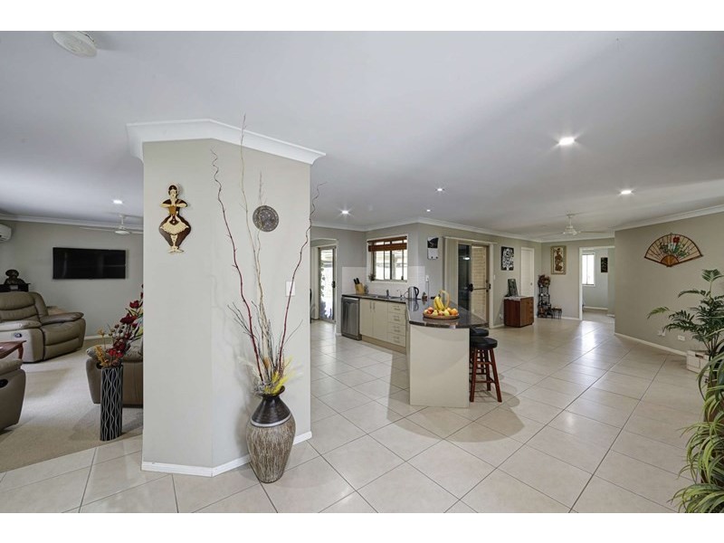 165 Woocoo Drive, Oakhurst QLD 4650