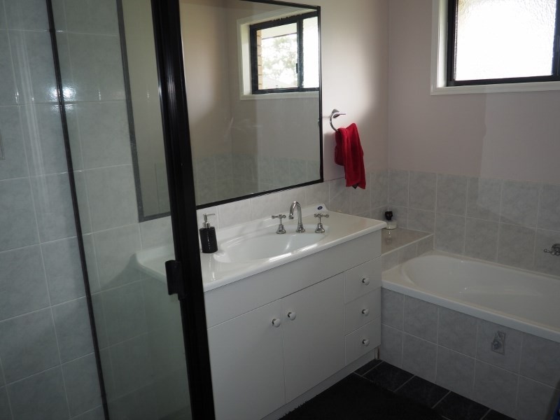 41 Woocoo Drive, Oakhurst QLD 4650