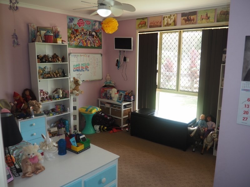 13 Lockett Close, Oakhurst QLD 4650