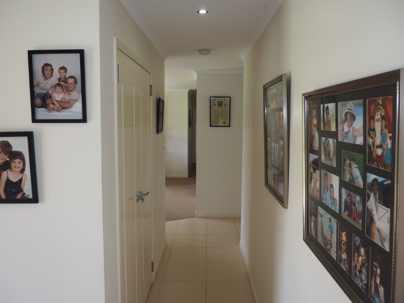 13 Lockett Close, Oakhurst QLD 4650